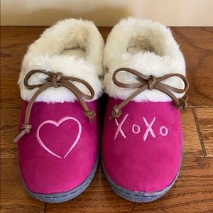 PINK HEART XOXO GHBASS FLUFFY SLIPPERS